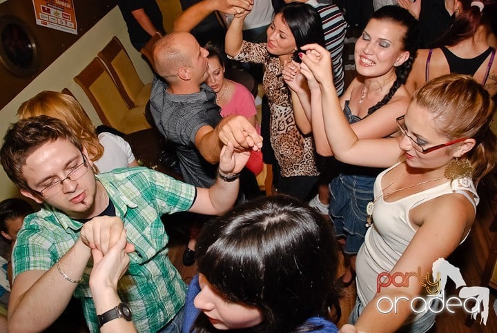 Sâmbătă începe distracţia în Yellow Submarine, 