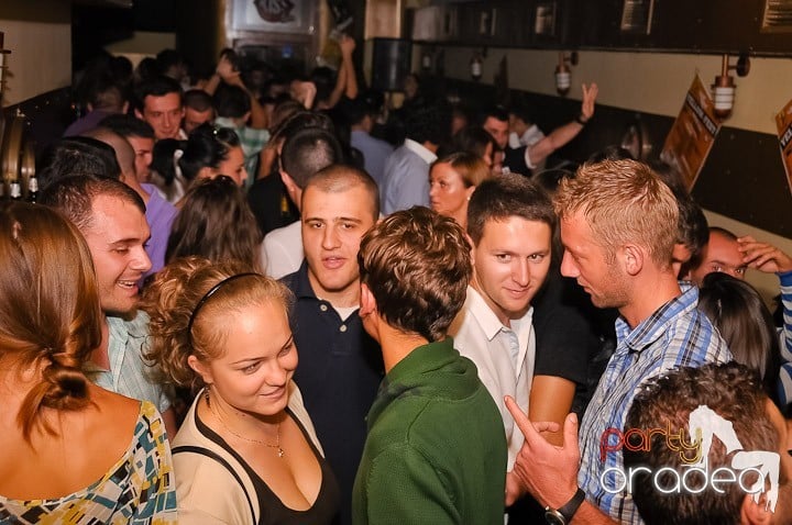 Sâmbătă începe distracţia în Yellow Submarine, 