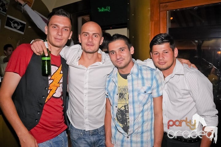 Sâmbătă începe distracţia în Yellow Submarine, 