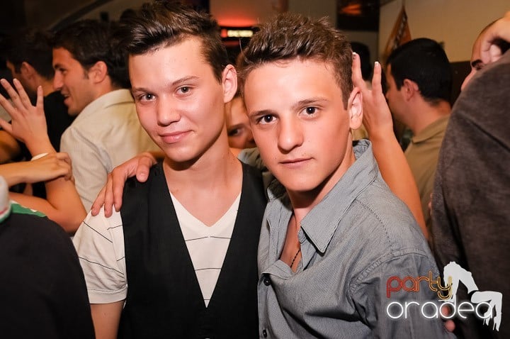 Sâmbătă începe distracţia în Yellow Submarine, 