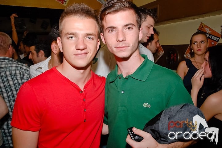 Sâmbătă începe distracţia în Yellow Submarine, 