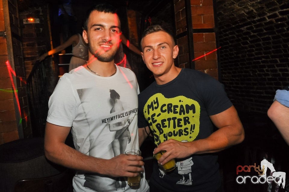 Sâmbătă noaptea @ Club Escape, 