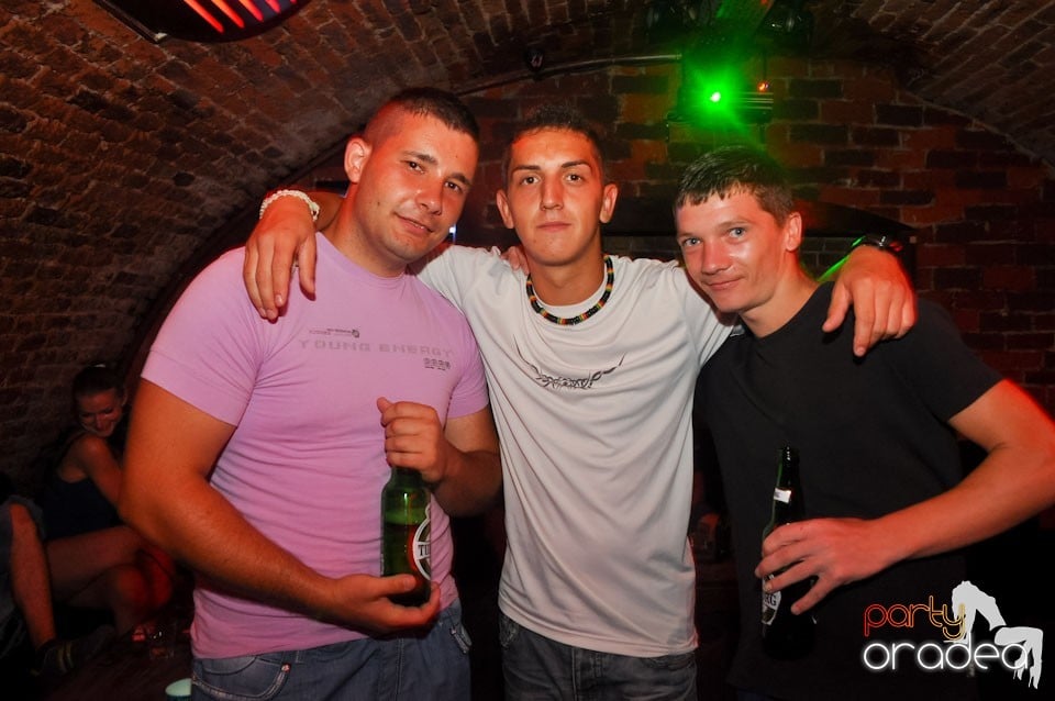 Sâmbătă noaptea @ Club Escape, 