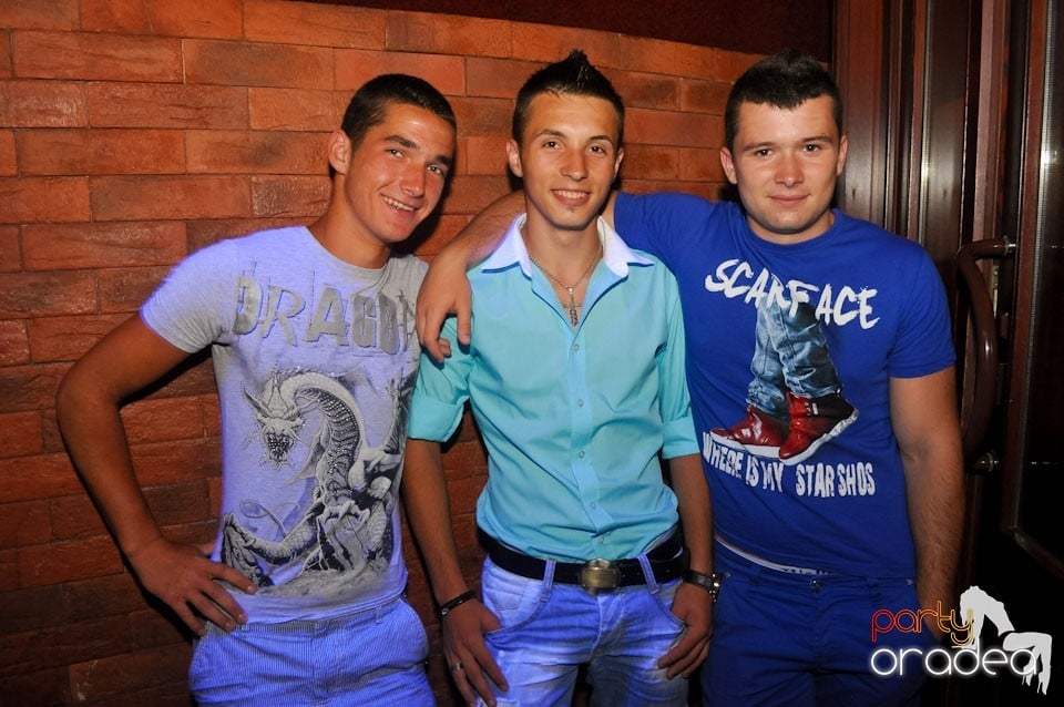 Sâmbătă noaptea @ Club Escape, 