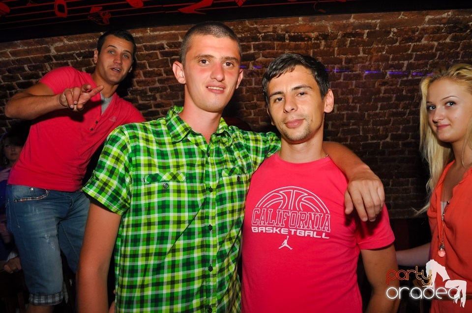 Sâmbătă noaptea @ Club Escape, 