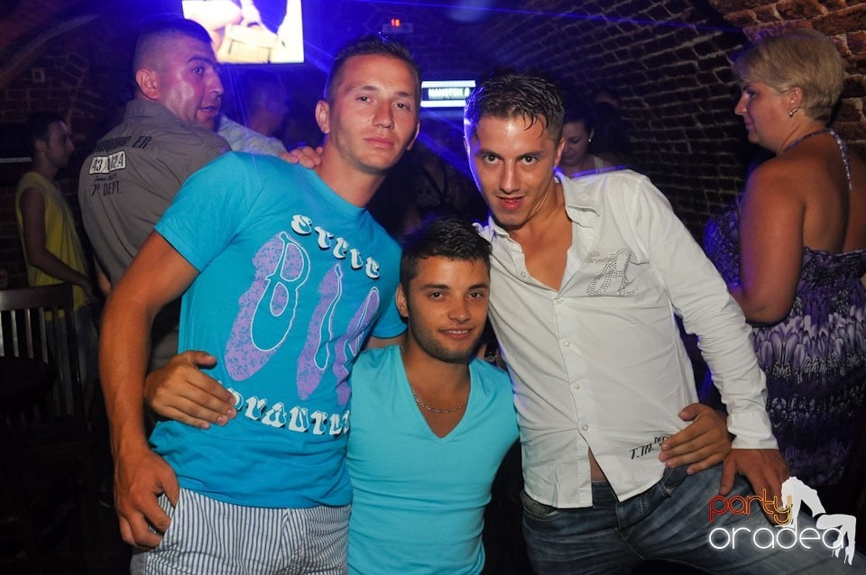 Sâmbătă noaptea @ Club Escape, 