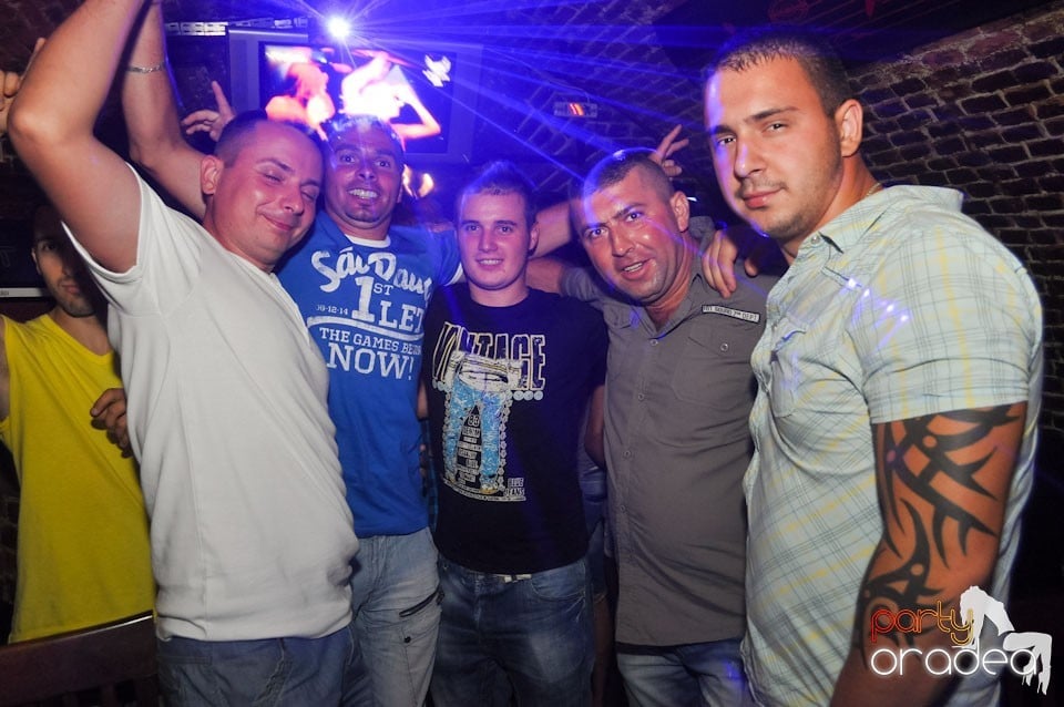 Sâmbătă noaptea @ Club Escape, 