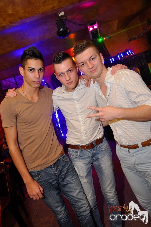 Sâmbătă noaptea în Club Downtown, 