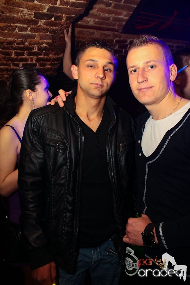 Sâmbătă noaptea în Club Escape, 