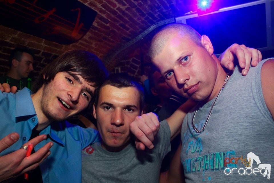 Sâmbătă noaptea în Club Escape, 