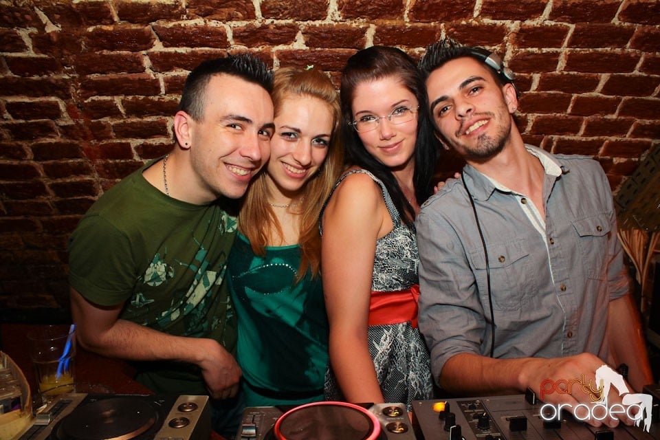 Sâmbătă noaptea în Club Escape, 