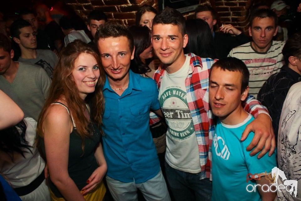 Sâmbătă noaptea în Club Escape, 