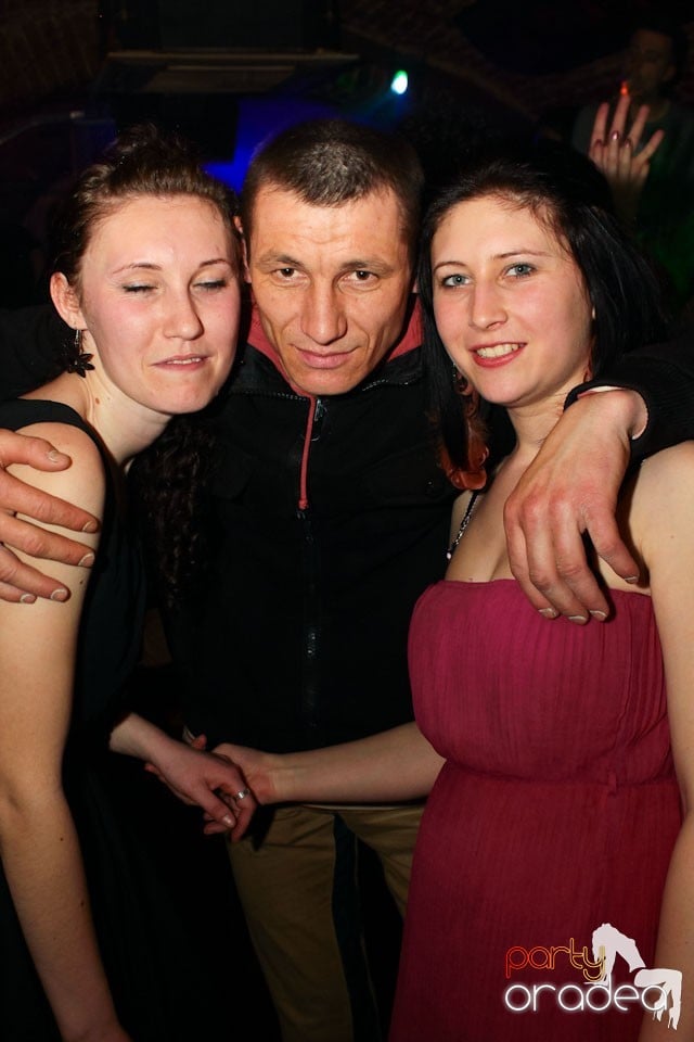 Sâmbătă noaptea în Club Escape, 