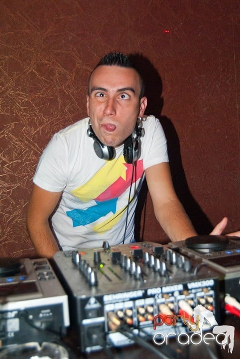 Sâmbătă noaptea în Club Seven, 