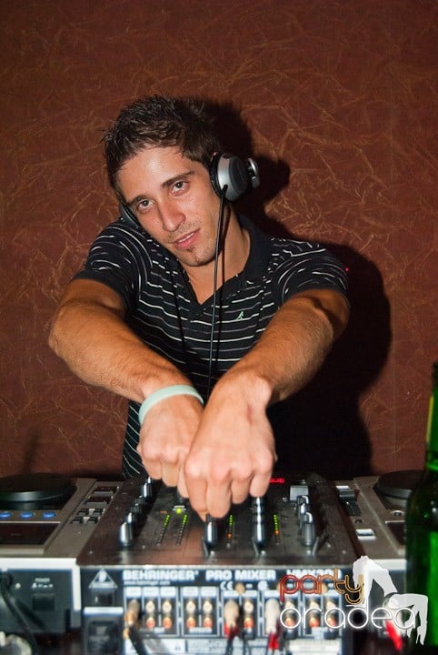 Sâmbătă noaptea în Club Seven, 