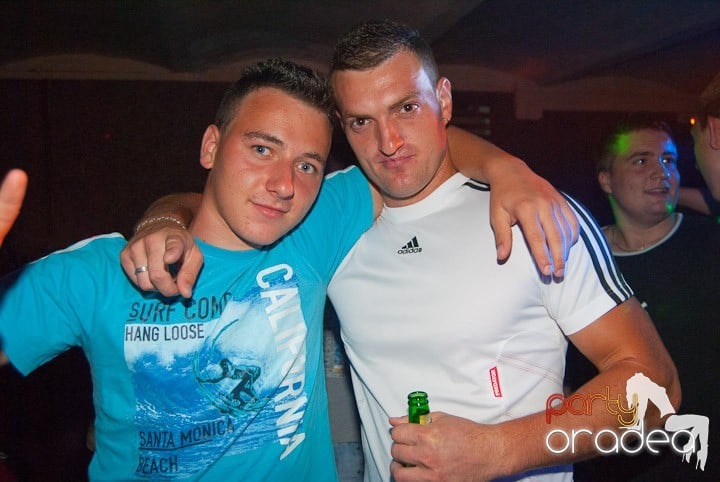 Sâmbătă noaptea în Club Seven, 