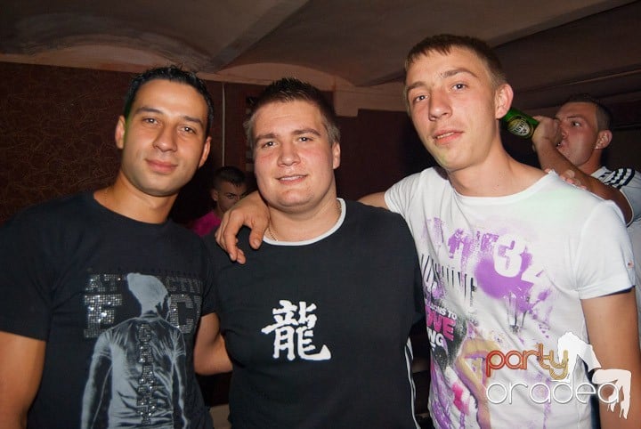 Sâmbătă noaptea în Club Seven, 