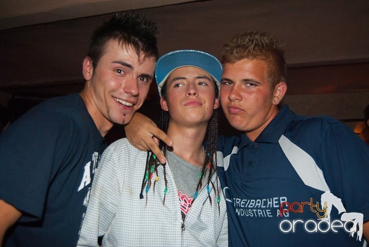 Sâmbătă noaptea în Club Seven, 