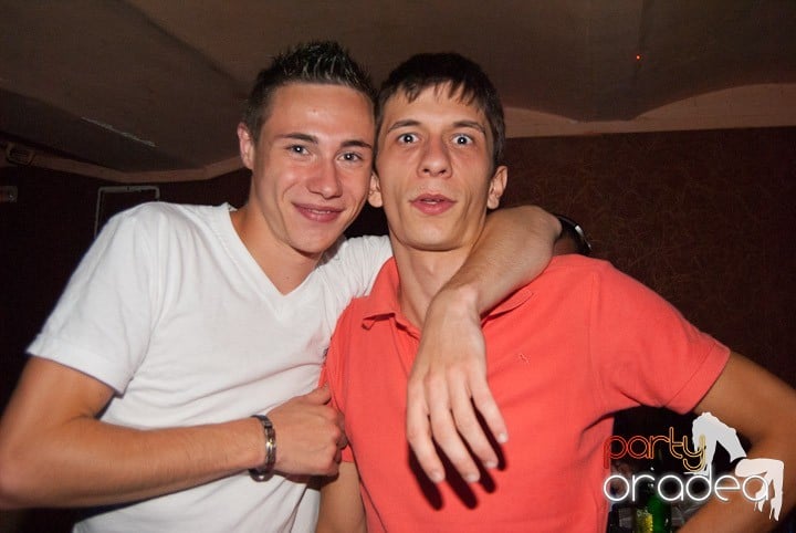 Sâmbătă noaptea în Club Seven, 