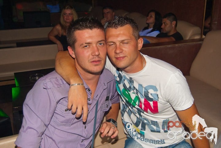 Sâmbătă noaptea în Club Seven, 