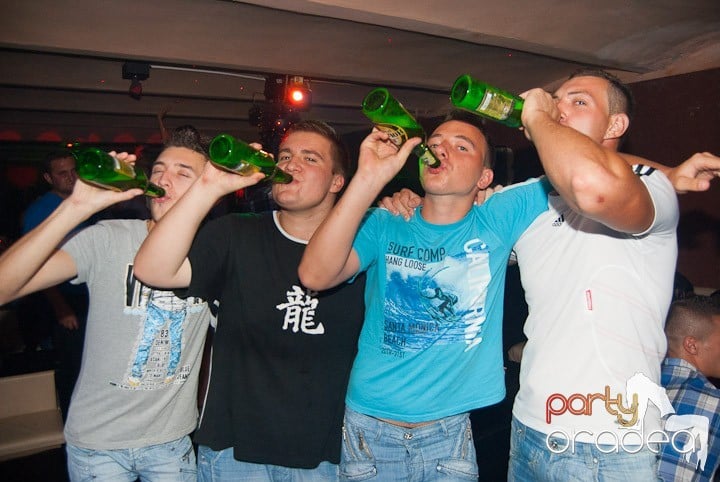 Sâmbătă noaptea în Club Seven, 