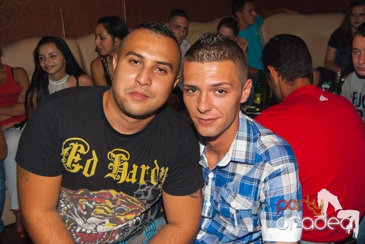 Sâmbătă noaptea în Club Seven, 