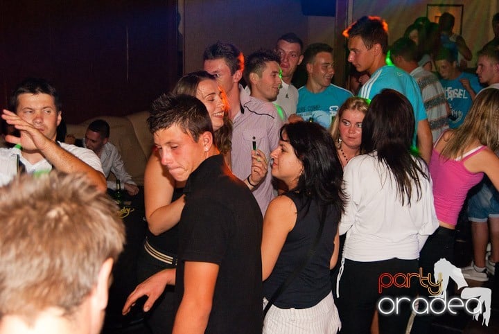 Sâmbătă noaptea în Club Seven, 