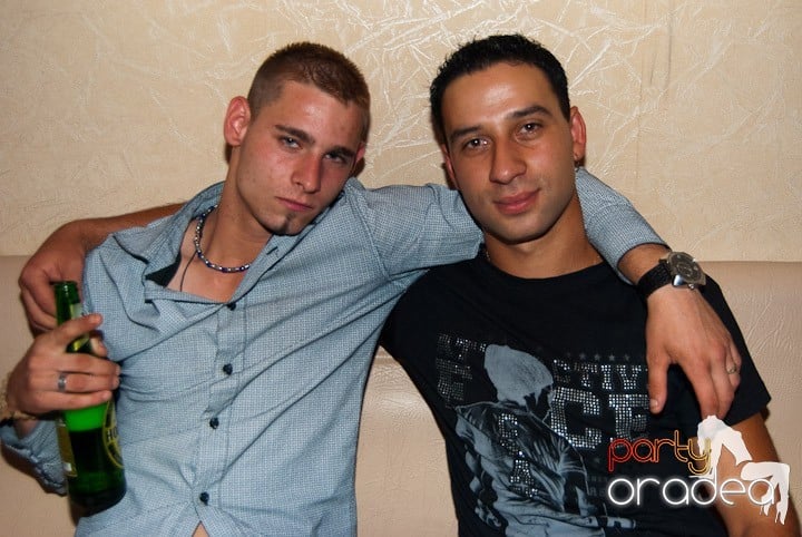 Sâmbătă noaptea în Club Seven, 