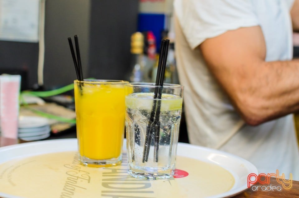 Sâmbătă noaptea în Juice, Juice