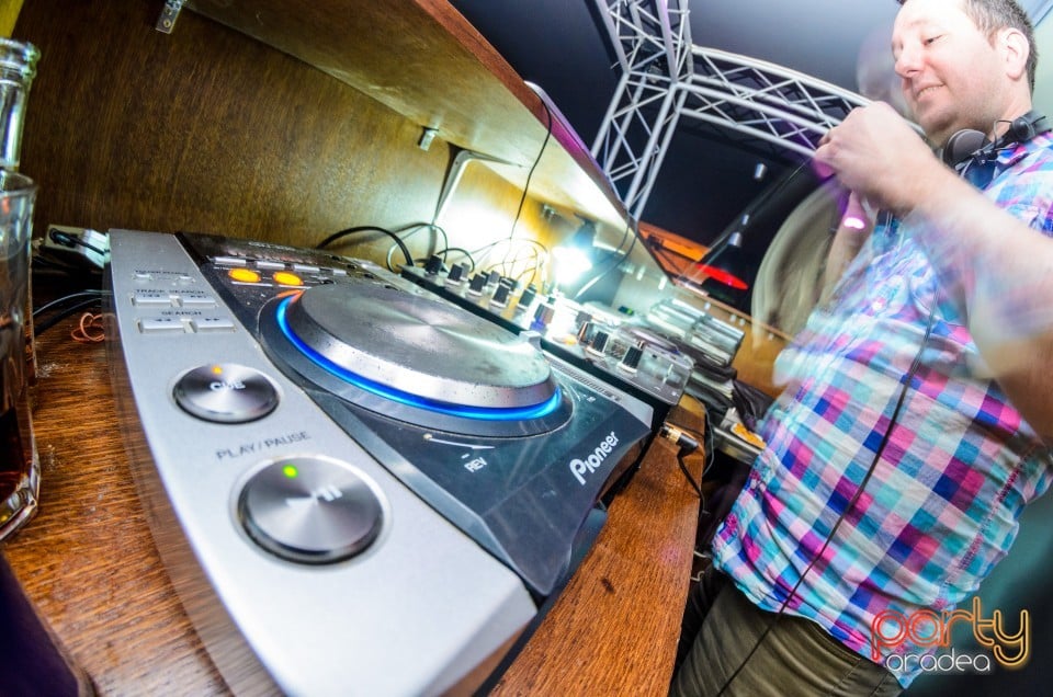 Sâmbătă noaptea în Juice, Juice