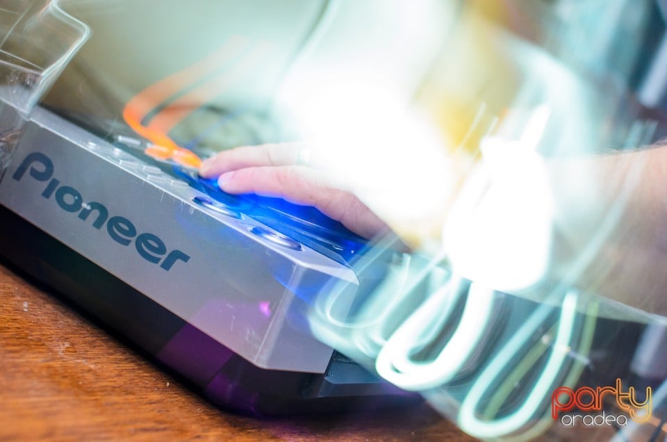 Sâmbătă noaptea în Juice, Juice