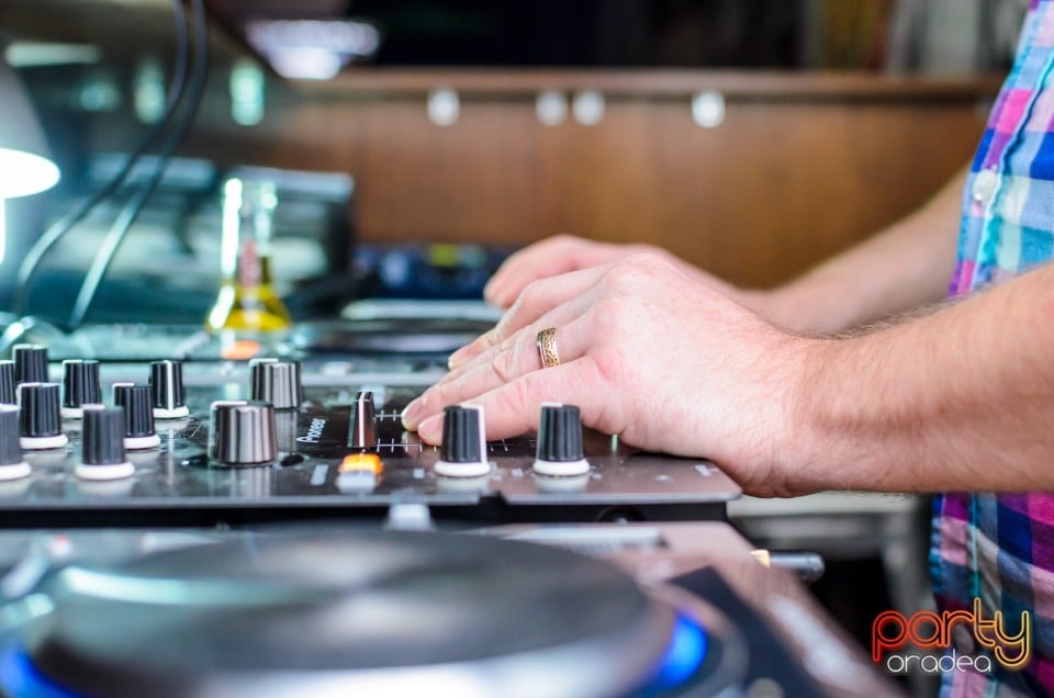 Sâmbătă noaptea în Juice, Juice