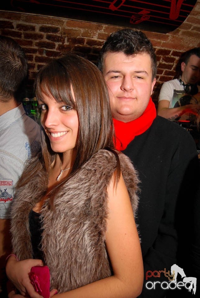 Sâmbătă seara în Club Escape, 