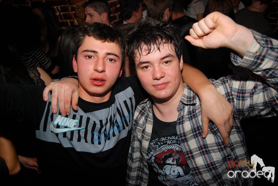 Sâmbătă seara în Club Escape, 