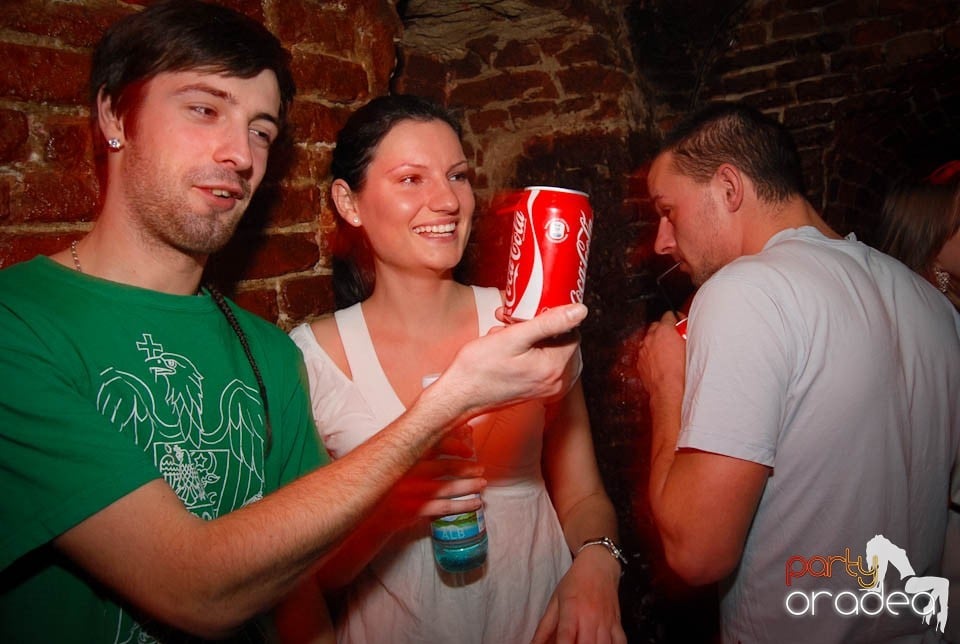 Sâmbătă seara în Club Escape, 