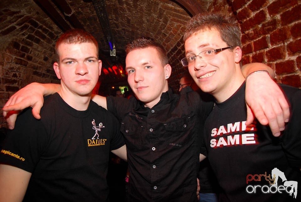 Sâmbătă seara în Club Escape, 