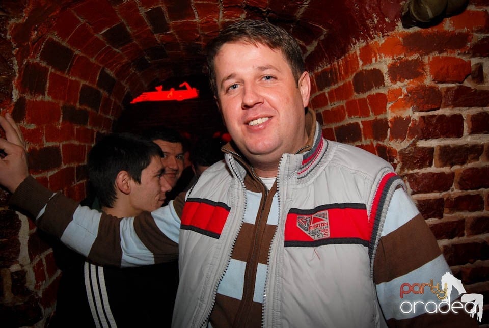 Sâmbătă seara în Club Escape, 