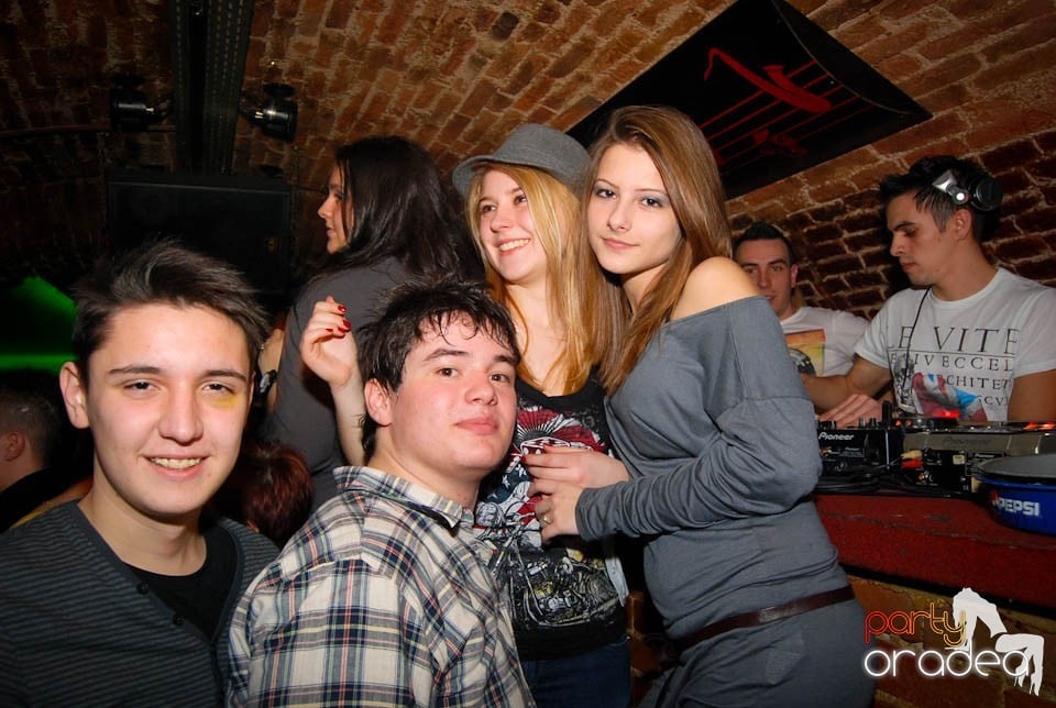 Sâmbătă seara în Club Escape, 