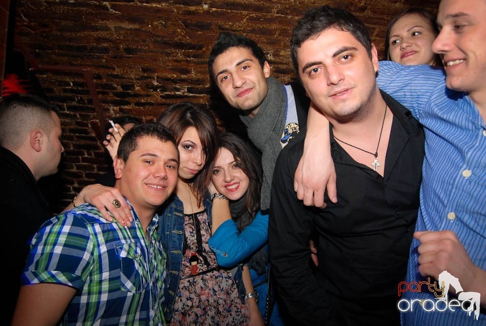 Sâmbătă seara în Club Escape, 