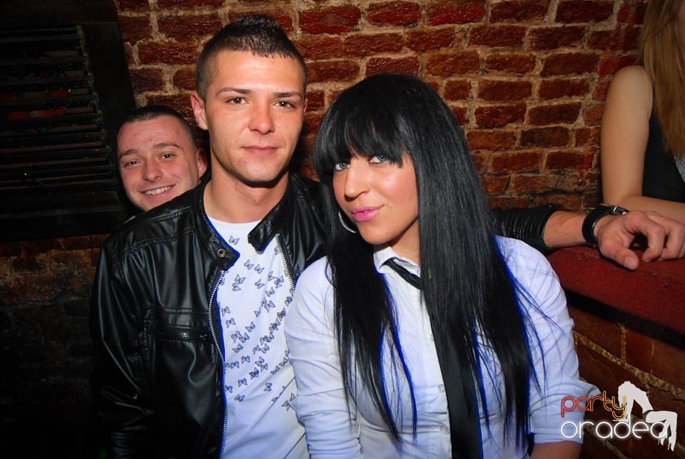 Sâmbătă seara în Club Escape, 