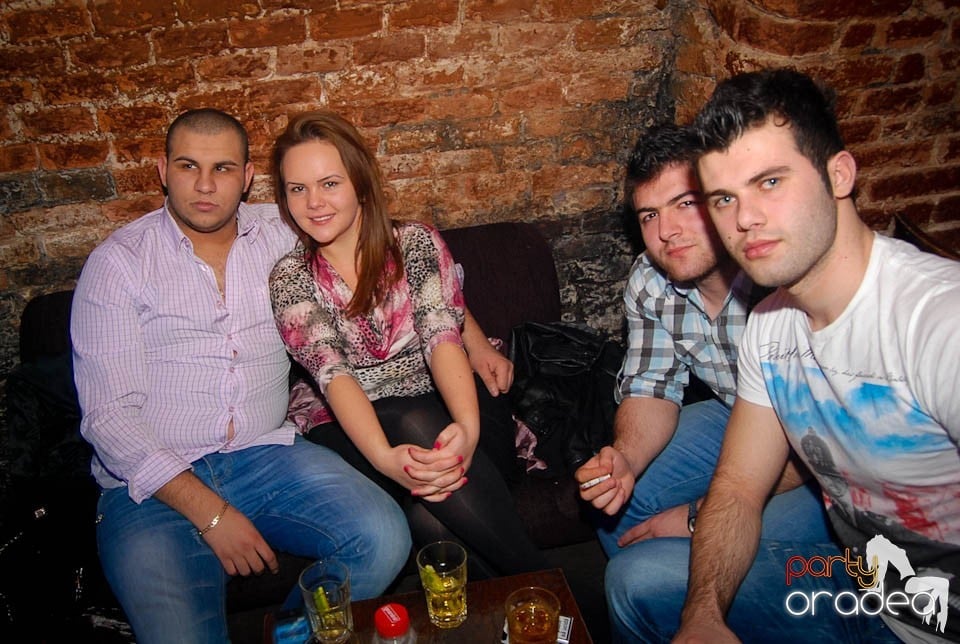 Sâmbătă seara în Club Escape, 