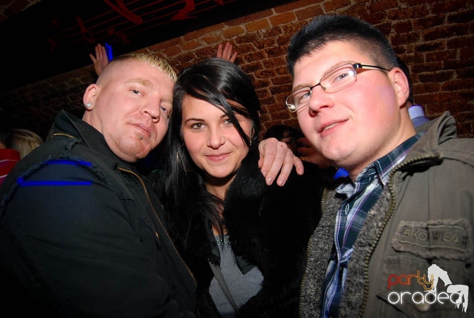 Sâmbătă seara în Club Escape, 