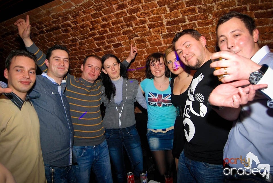 Sâmbătă seara în Club Escape, 