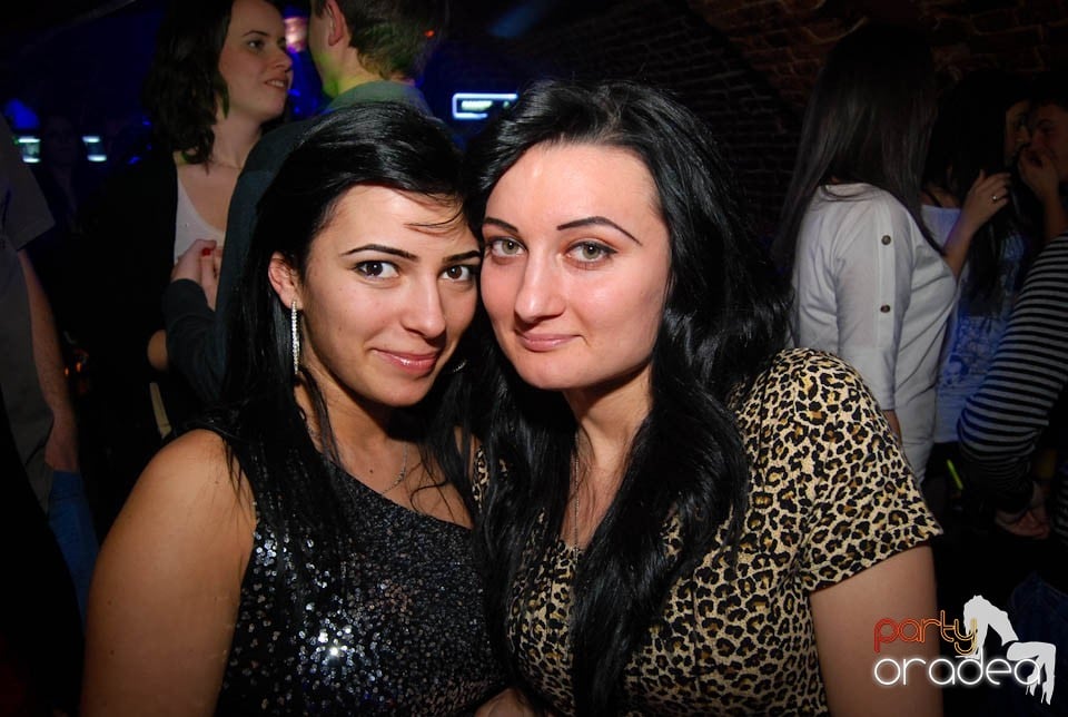 Sâmbătă seara în Club Escape, 