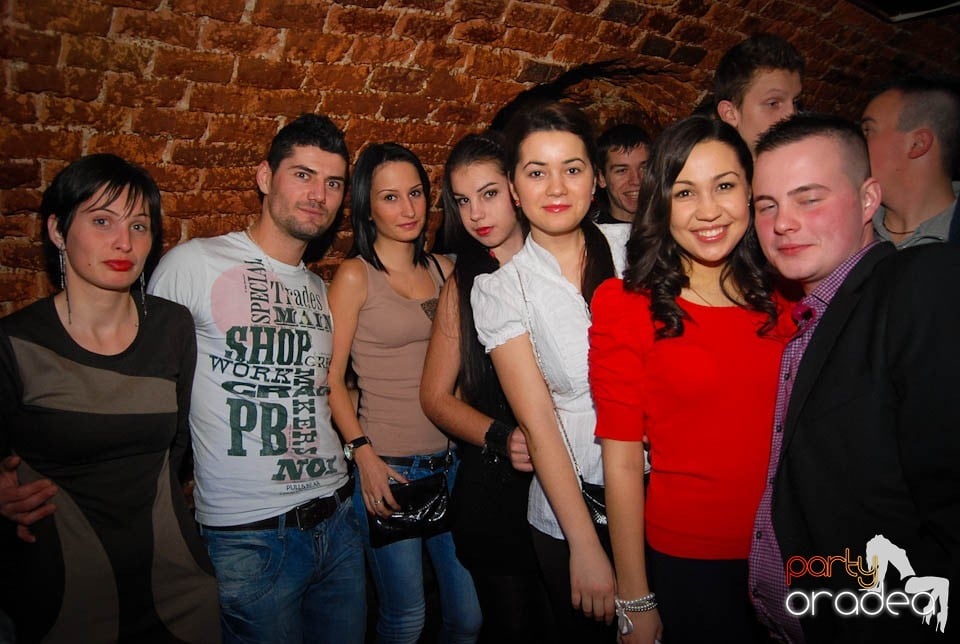 Sâmbătă seara în Club Escape, 
