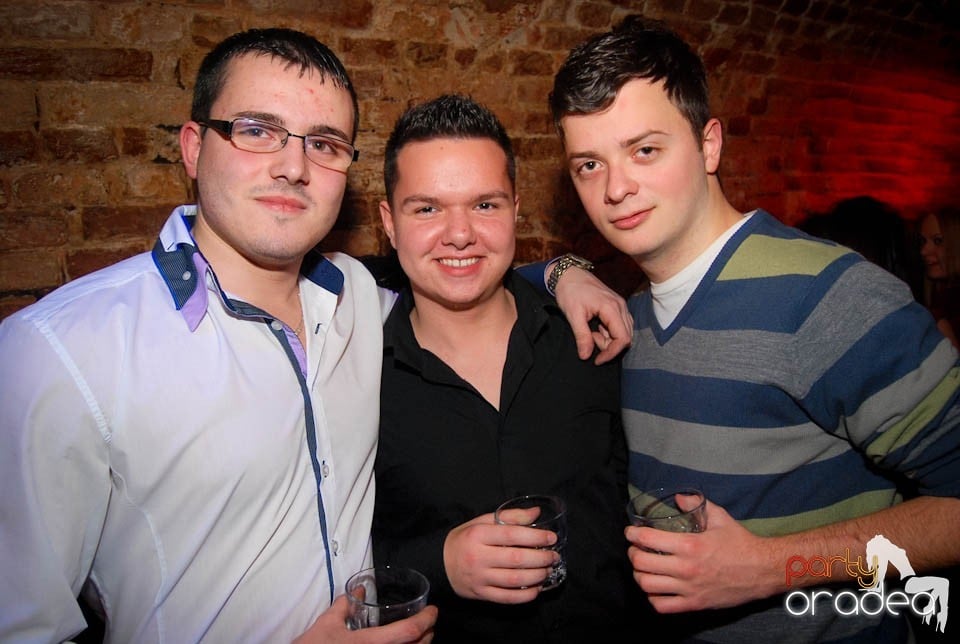 Sâmbătă seara în Club Escape, 