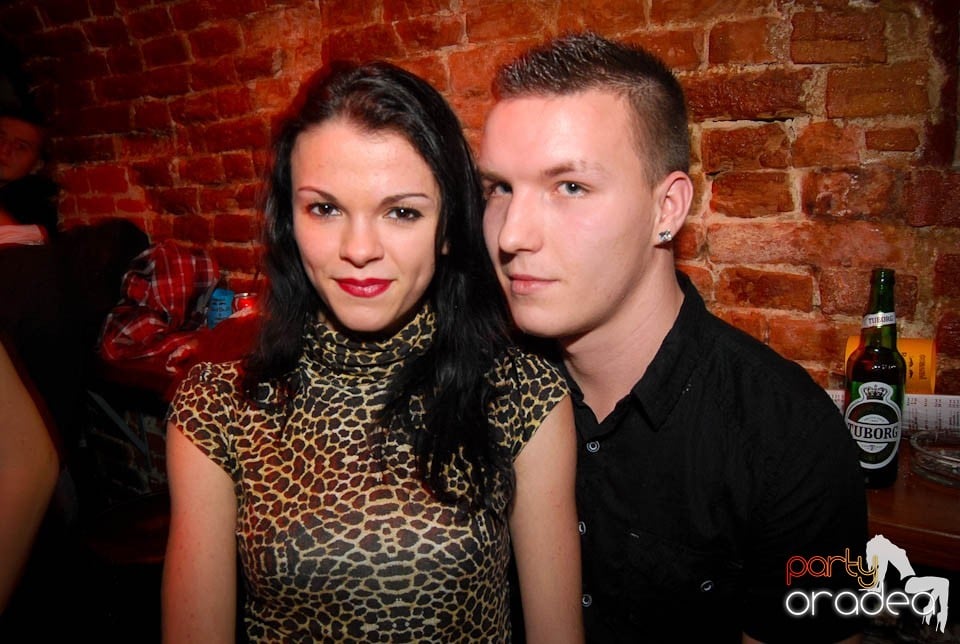 Sâmbătă seara în Club Escape, 