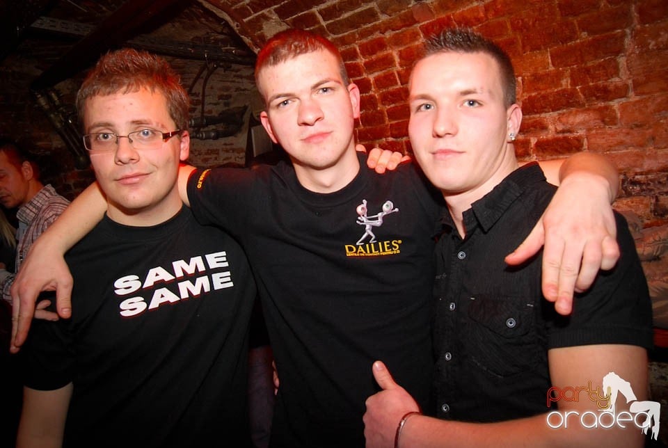 Sâmbătă seara în Club Escape, 