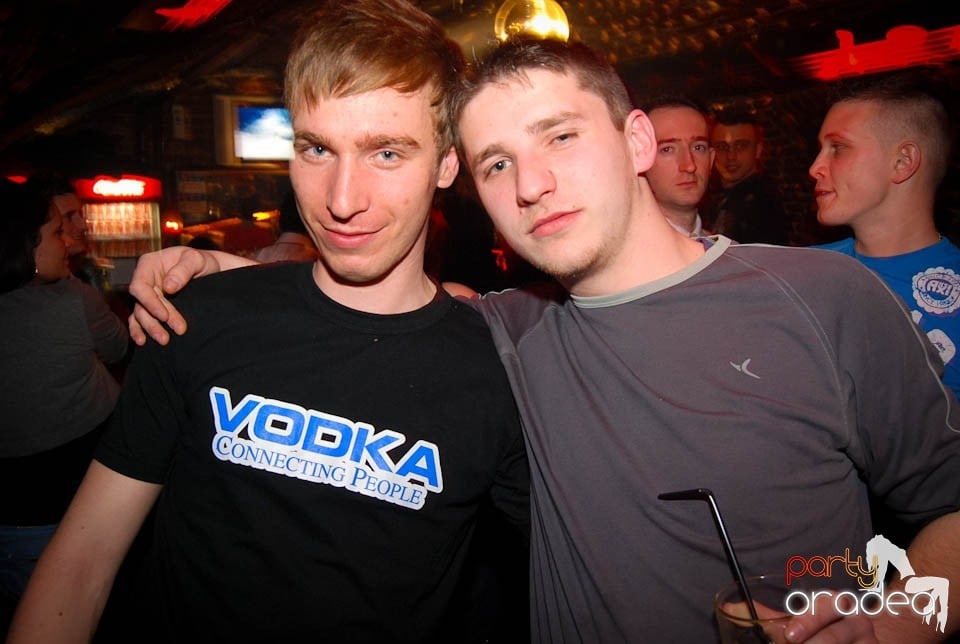 Sâmbătă seara în Club Escape, 