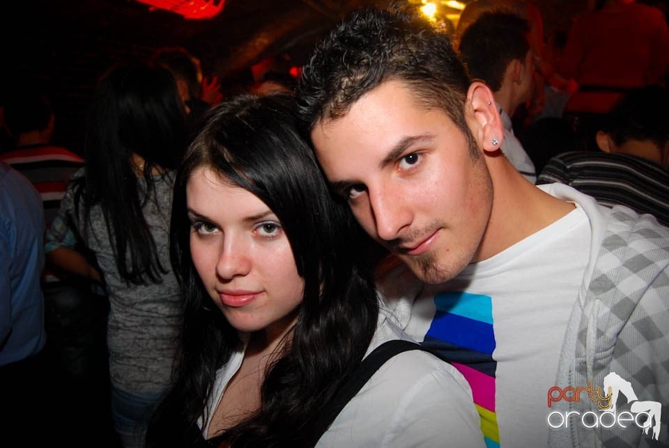 Sâmbătă seara în Club Escape, 